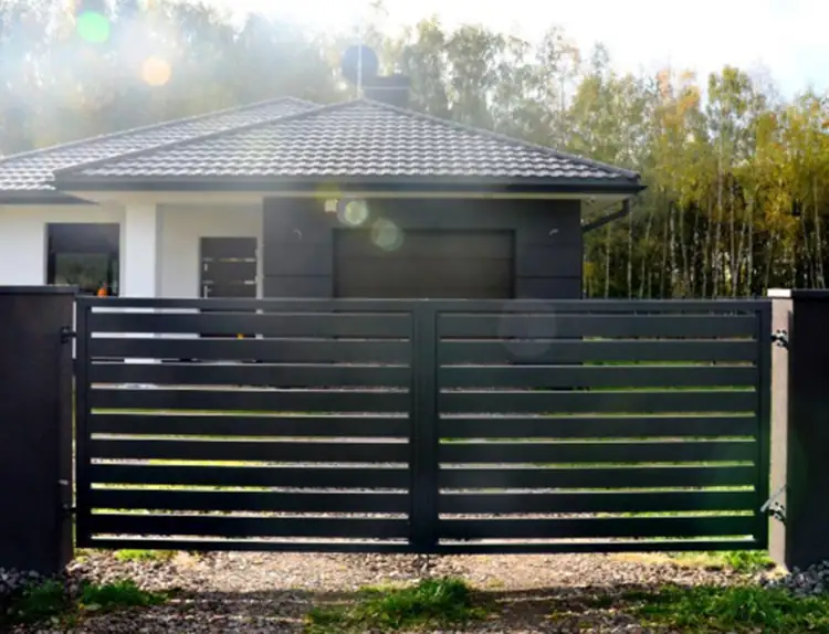 Wykonane ogrodzenie posesji — inspiracja dla klientów z Brzegu — zdjęcie 24